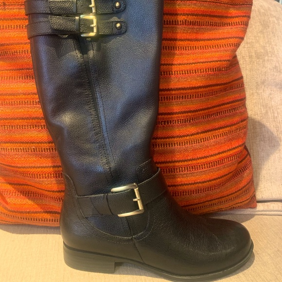 Classic Black Leather and Buckle Boot - BRAND NEW - Picture 13 of 14